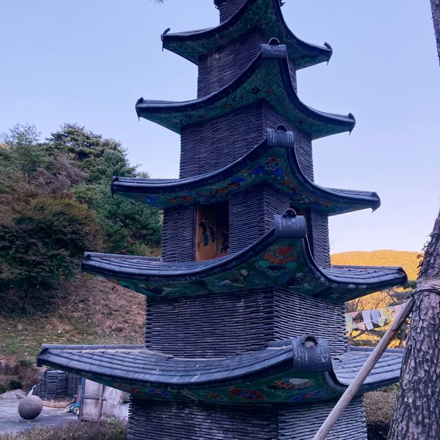 독특하고 이국적인 사찰, 용인 와우정사
