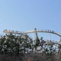 걸어다니는 롤러코스터가 있는곳🎢