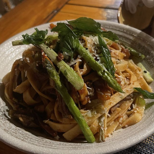 나트랑 해변의 정취가 있는 맛집 세일링 클럽