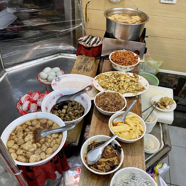 【台南】湖仔小吃部｜在地古早味清粥小菜 半夜也吃得到熱呼呼的粥❤️