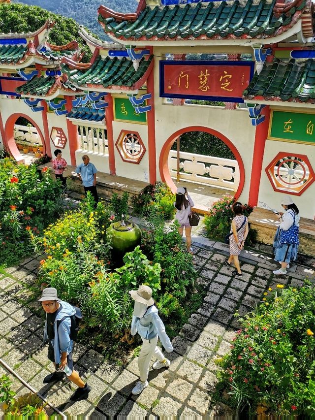 Spectacular Hilltop Buddist temple in Penang