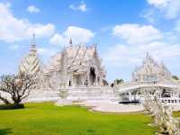 • วัดร่องขุน จังหวัดเชียงราย 🛖✨
