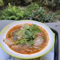 中環睇住林景食越南粉