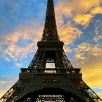 FAMOUS EIFFEL TOWER IN PARIS!
