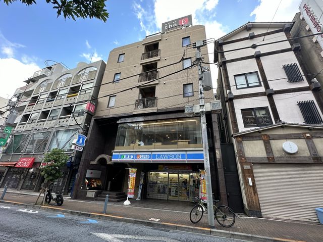 東京・世田谷。『三茶しゃれなあど』の愛称がある『茶沢通り』
