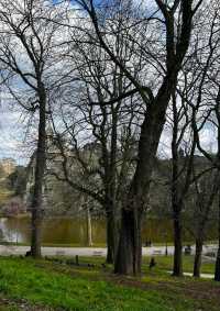 @ THE PARC DES BUTTES CHAUMONT IN PARIS!