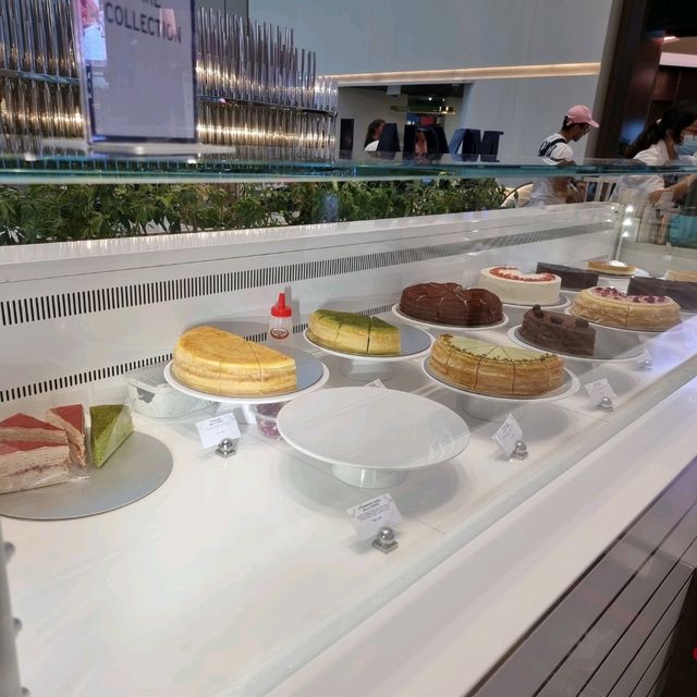 Dessert @ Lady M, Jewel ( Changi Airport)