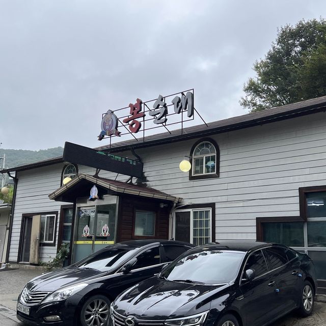 뚝배기에 고기가 한가득 들어갔는데 저렴한 봉순대!
