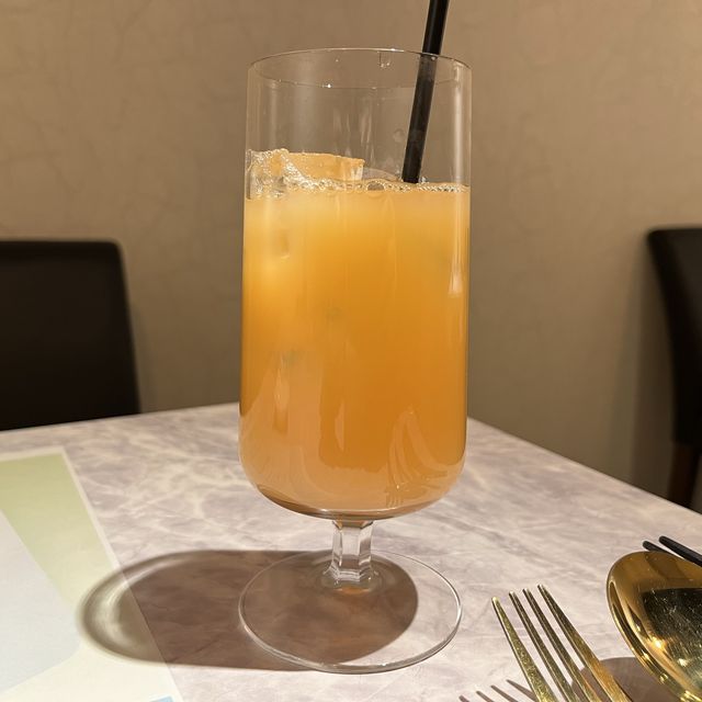 【大阪・梅田】土日祝限定のお肉料理とお魚料理のWメインランチ「ヨルゴハン Queux Norme 梅田店」