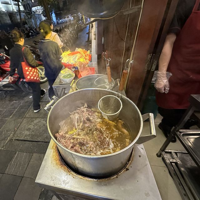 河內還劍湖旁推薦好吃的雞肉河粉-Huyen Huong Restaurant