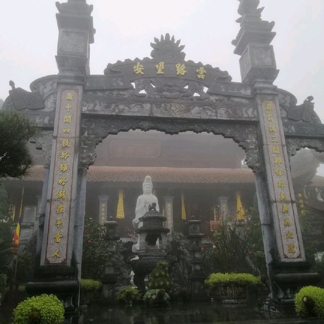 A foggy day at Fan Si Pan mountain base