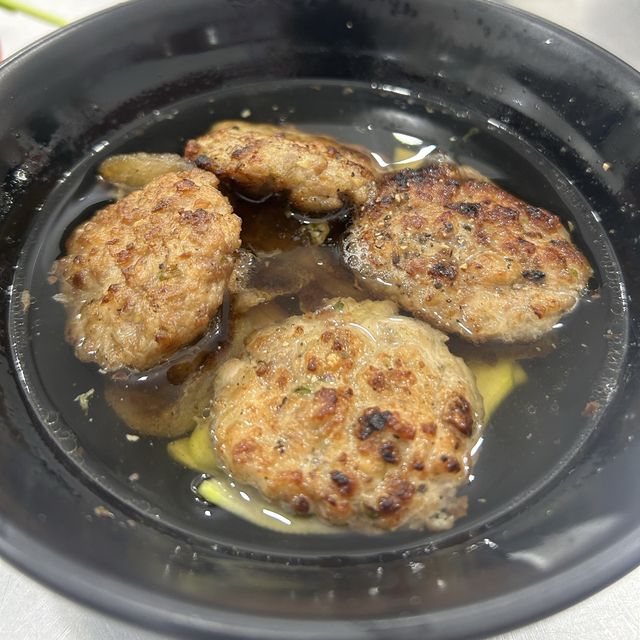 在胡志明市吃到道地的河內烤肉榨粉