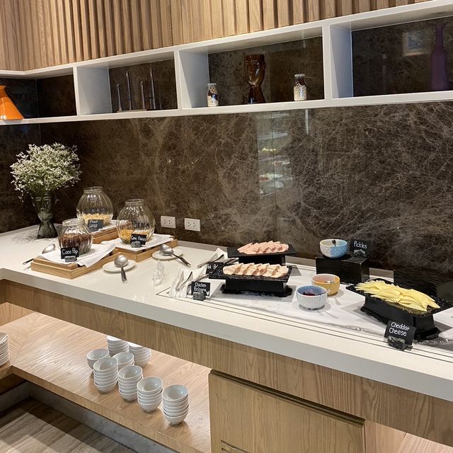 Breakfast at EAT OZO นอร์ธพัทยา 🥗🥪🥞🍳☕️