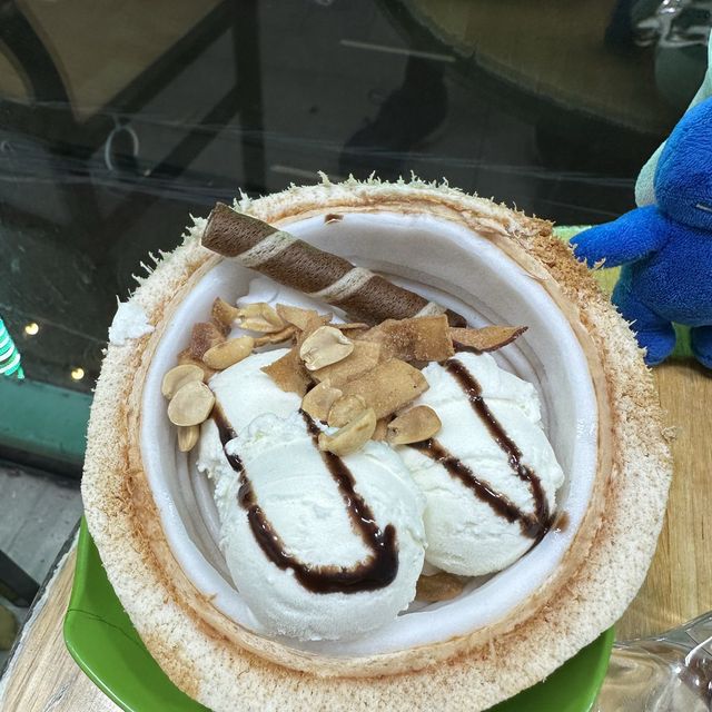 世一的椰子雪糕和龍橋噴火嘉年華😍