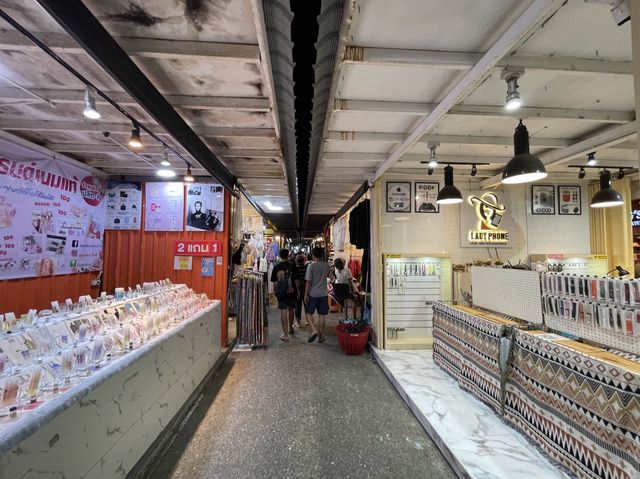 เที่ยวตลาดนัดรถไฟ มาด้วยรถไฟฟ้า สถานีสวนหลวง ร.9 