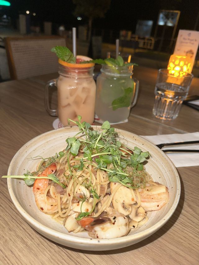 與海融為一體的餐廳💙