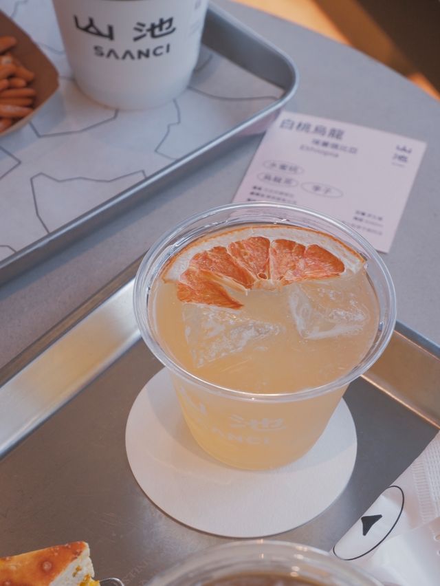 深圳海邊咖啡店，環境棒但咖啡和食物敷衍了事 