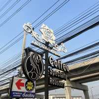 The old school คาเฟ่บนถนนกาญจนาภิเษก