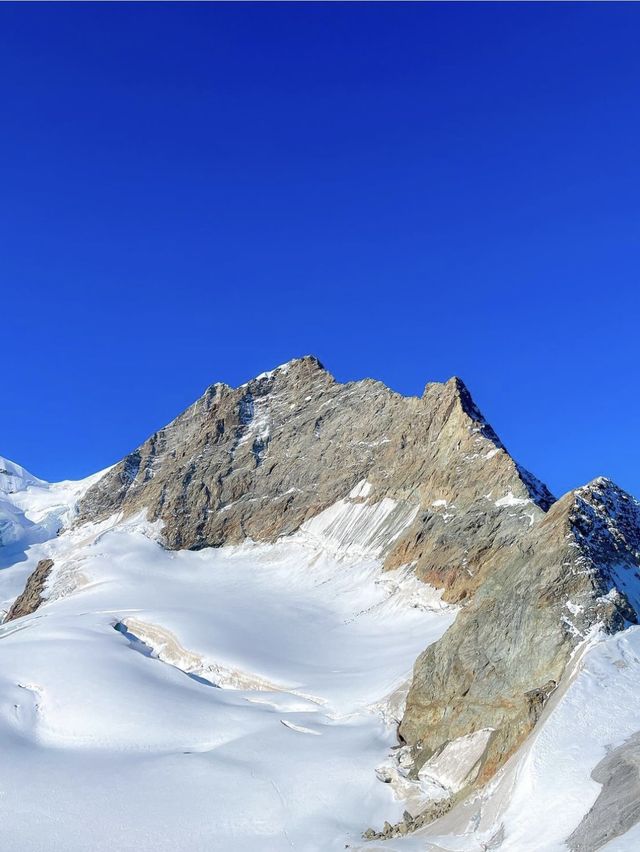 3대가 덕을 쌓아야만 만날 수 있는 파란 하늘🏔️🇨🇭