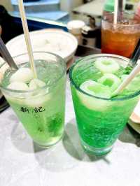「新記食熱辣辣既生滾雞粥，必食之選」