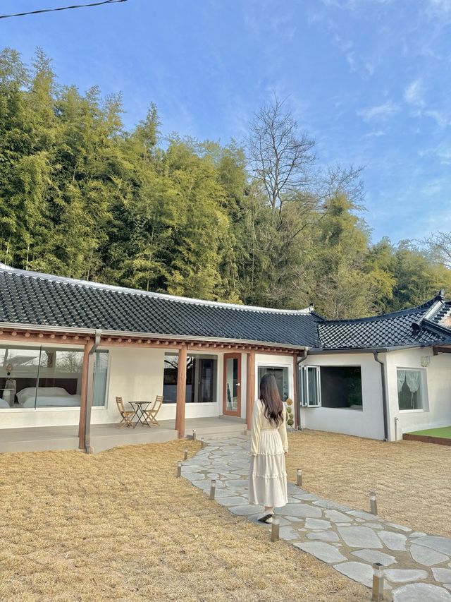 고즈넉한 분위기와 현대식 감성을 모두 담은 숙소 🤍