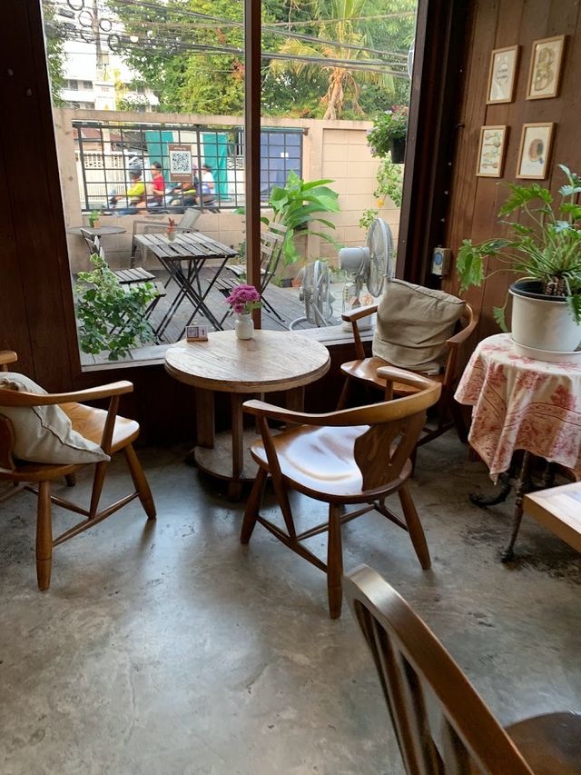 📍Thee Cafe 🌳🏡🥤      