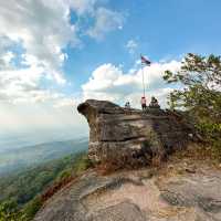 ผาชูธง (Pha Chu Thong  Cliff) จังหวัดพิษณุโลก