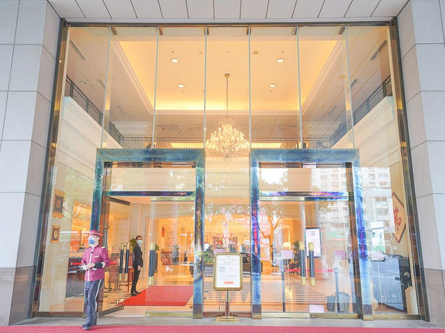 【高雄寒軒國際大飯店】奢華舒適，適合背包客入住！