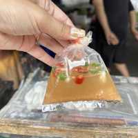 ข้าวเกรียบอ่อนน้ำจิ้มกุ้งตลาดเฉลิมจันท์