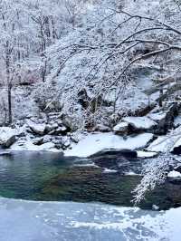 아름다운 한옥정자와 설산, ❄️ 눈 골짜기를 볼 수 있는 🍧 국내 겨울왕국 여행지 추천