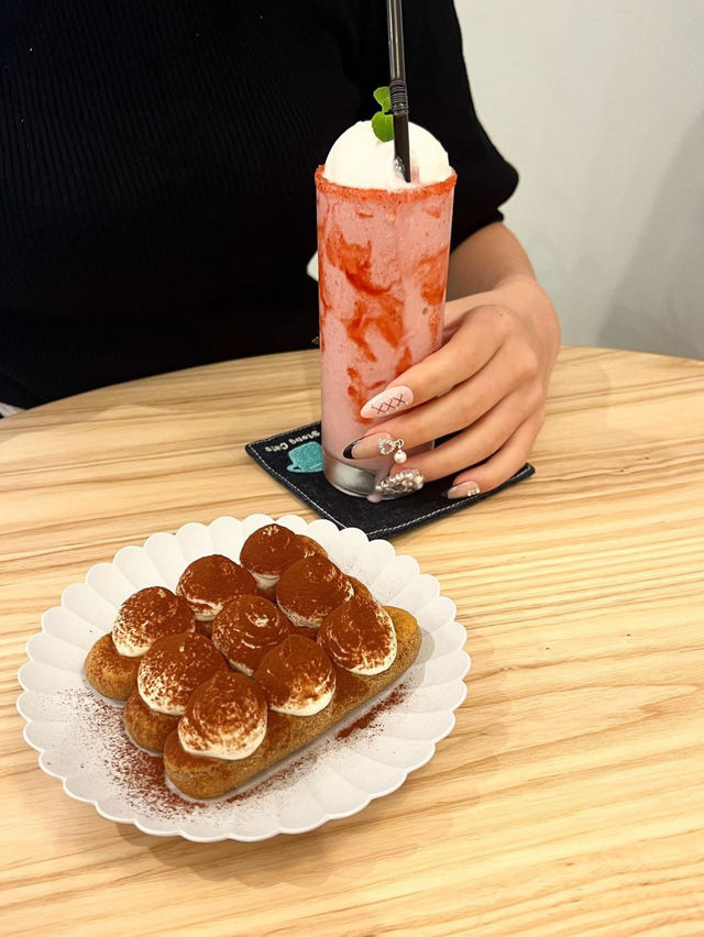【福岡カフェ】春を感じるいちごスイーツと絶品ティラミス