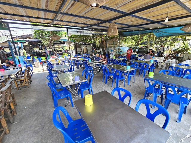 “ริมเขื่อนซีฟู้ด” ร้านอาหารทะเลเจ้าเก่าปากน้ำ