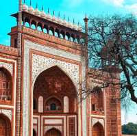 The Grand Entrance: Darwaza-i-Rauza