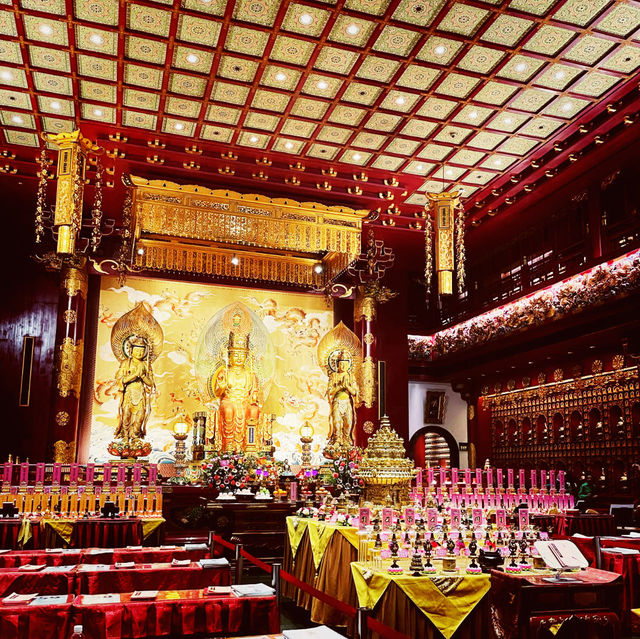【シンガポール🇸🇬/壁一面に仏像が並ぶ煌びやかな”仏牙寺龍華院博物館”】