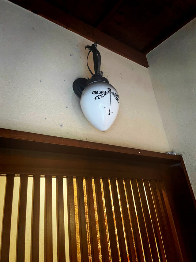 【神奈川県/極楽寺　お蕎麦の上にある色鮮やかな紫陽花&レモンをかけて色の変化も楽しめる】