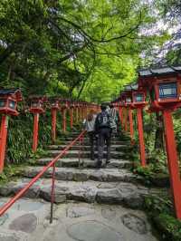 日本京都-攝影者最愛的點燈石階：貴船神社