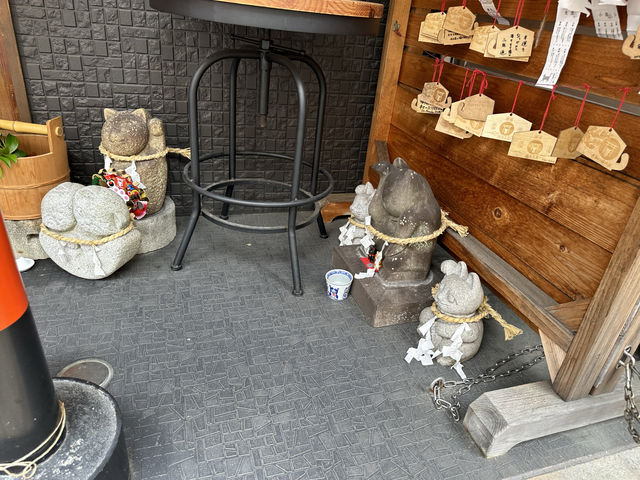 長崎市銀屋町。『長崎尾曲がり猫神社』