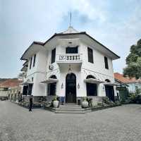 SERUMAH REUNITE CAFE | MODERN CLASSIC VINTAGE CONCEPT CAFE