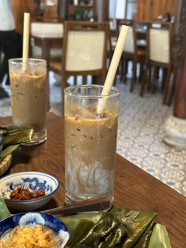 ベトナム・フエ＊カラフルな線香村とベトナム料理ランチ