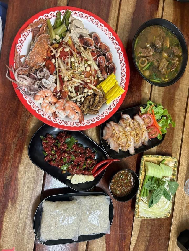 เด่นตำแซ่บ อาหารอีสาน 