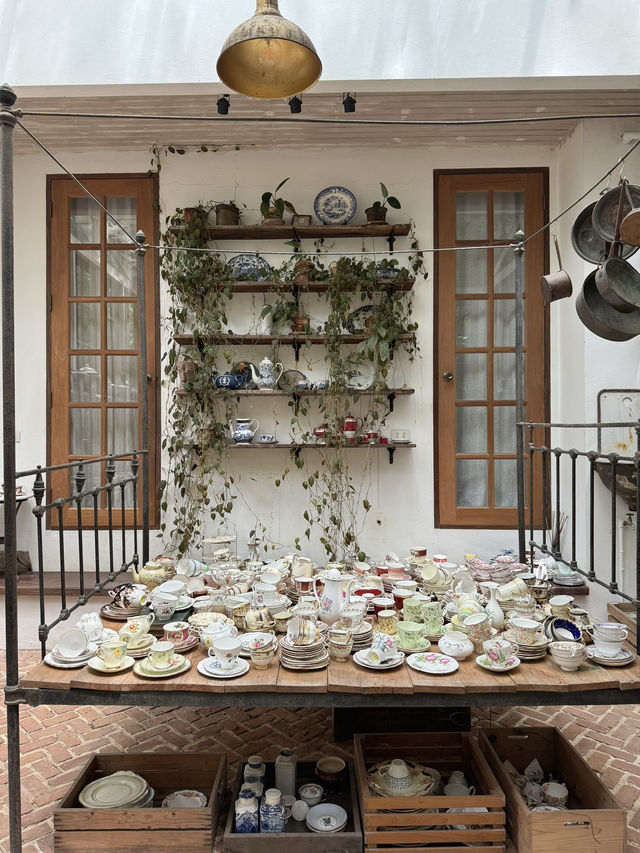 Little tree garden cafe 🌳🧺🪑🚪🪴