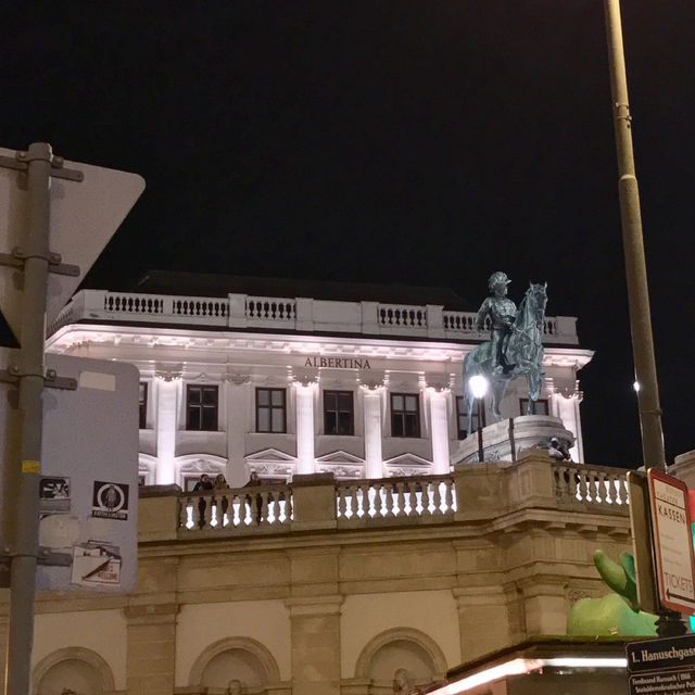 🇦🇹비포선라이즈 촬영지, 알베르티나 광장