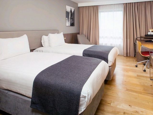 ✨ Stay at Holiday Inn London West