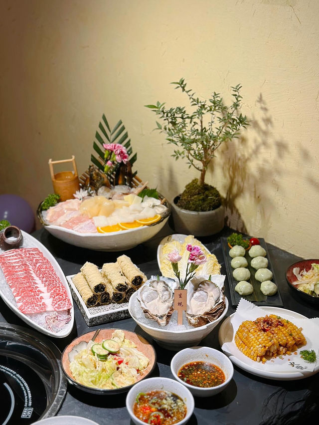 黑珍珠火鍋店 | 龍蝦花膠雞湯底