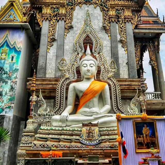 ไหว้พระและชมพุทธศิลป์ปูนปั้น ณ วัดสุทธิวราราม 