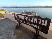 เดินเล่นริมโขง นครพนม