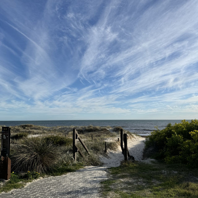 The prettiest beach walk 🚶‍♀️