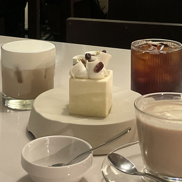 不意に見つけたホンデにある大優勝夜カフェ"umoae"☕️ 不意に見つけたホンデにある大優勝夜カフェ"umoae"☕️
