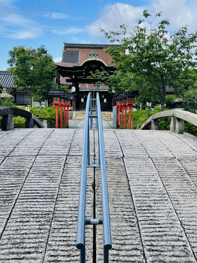 【京都:京都駅エリア】京都駅から徒歩圏内！清和源氏発祥の地「六孫王神社」