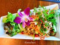 คาเฟ่ในป่าหิมพานต์เชียงใหม่เขียวชะอุ่มสดชื่นมาก